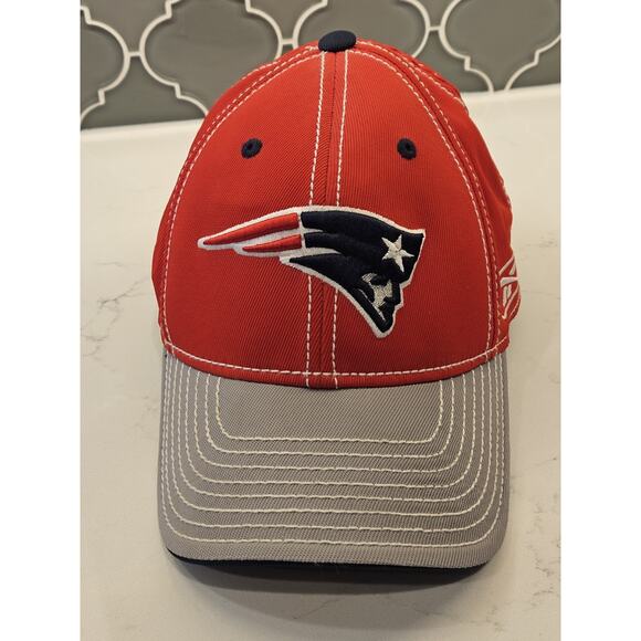 New England Patriots Reebok Equipment NFL Red Fitted Hat M/L On Field Cap - Picture 1 of 6
